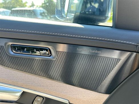 New 2026 Volvo XC90 B6 Plus w/ Protection Package Premier image 20