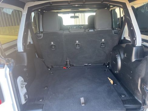 Used 2018 Jeep Wrangler Unlimited Sport S image 8