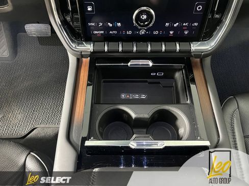 Used 2025 GMC Yukon Denali AWD/4WD image 22