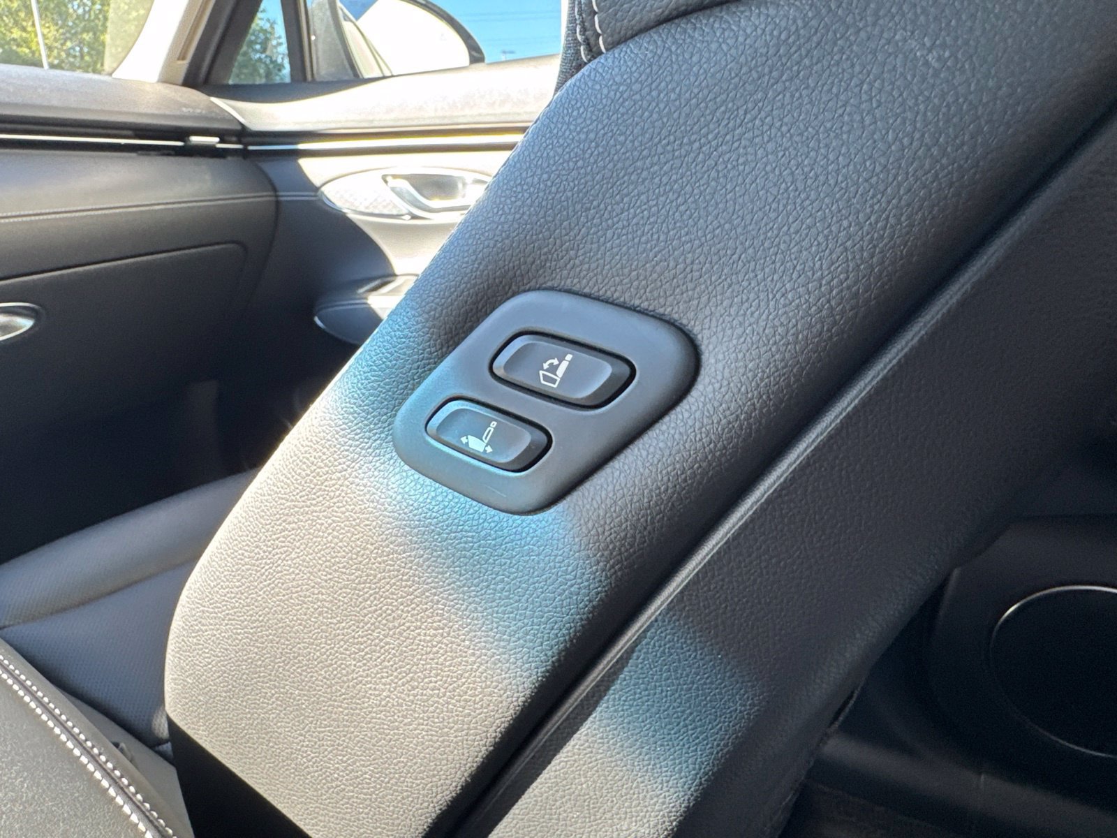 Used 2025 Genesis Electrified GV70 AWD/4WD image 19