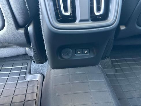 Used 2025 Volvo XC40 B5 Core w/ Protection Package Premier image 10