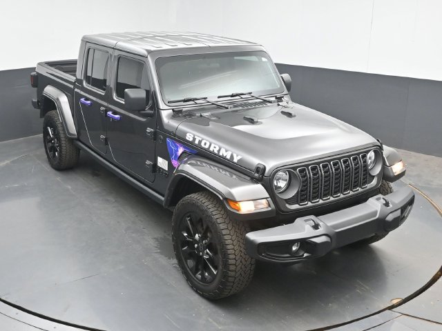Used 2025 Jeep Gladiator Sport AWD/4WD image 13