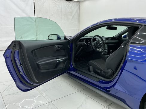 Used 2016 Ford Mustang Coupe RWD image 16