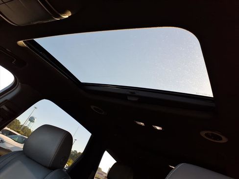 Used 2023 Buick Enclave Essence w/ Experience Buick Package image 7