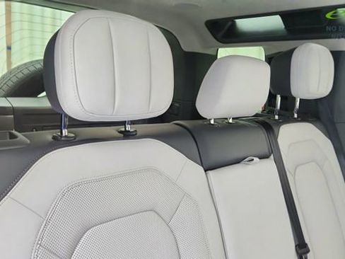 Used 2025 Land Rover Defender 110 X image 25