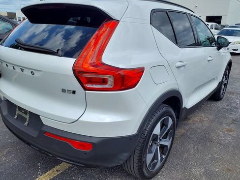 Used 2026 Volvo XC40 B5 Plus AWD/4WD image 4