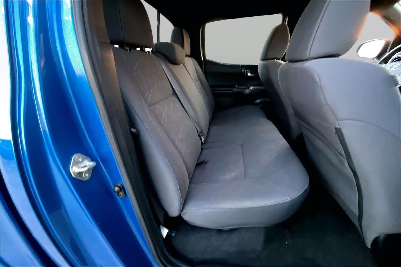 Used 2017 Toyota Tacoma TRD Sport w/ Tow Package RWD image 21