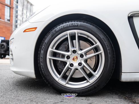 Used 2016 Porsche Panamera 4 image 10