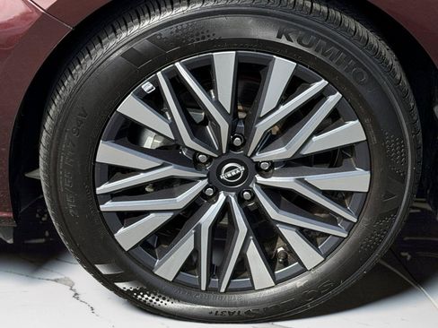 Used 2025 Nissan Altima 2.5 SV FWD image 5