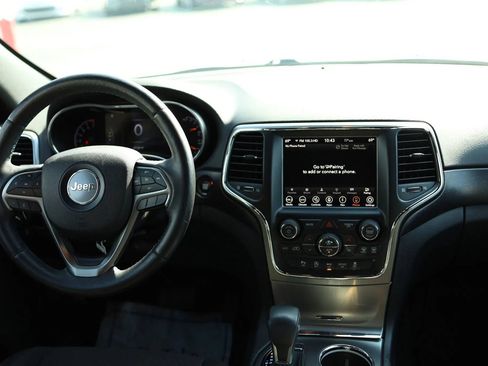 Used 2018 Jeep Grand Cherokee Laredo AWD/4WD image 30