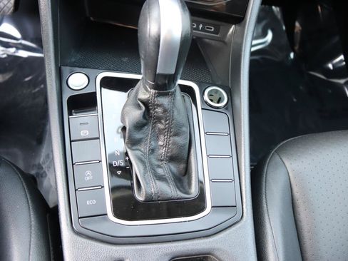 Used 2020 Volkswagen Jetta SE FWD image 35