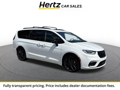 Used 2025 Chrysler Pacifica Limited