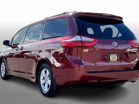 Used 2018 Toyota Sienna LE image 11