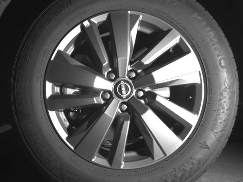 Used 2025 Nissan Pathfinder SV FWD image 15
