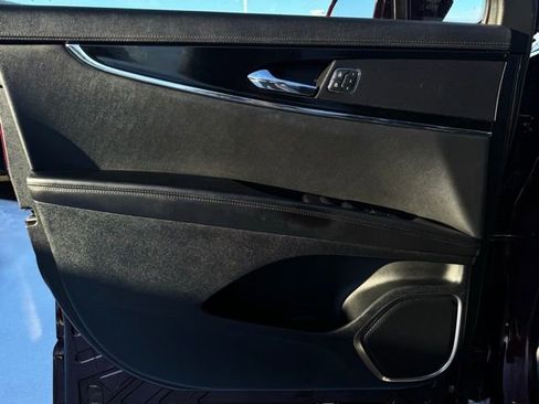 Used 2023 Lincoln Nautilus Reserve image 12