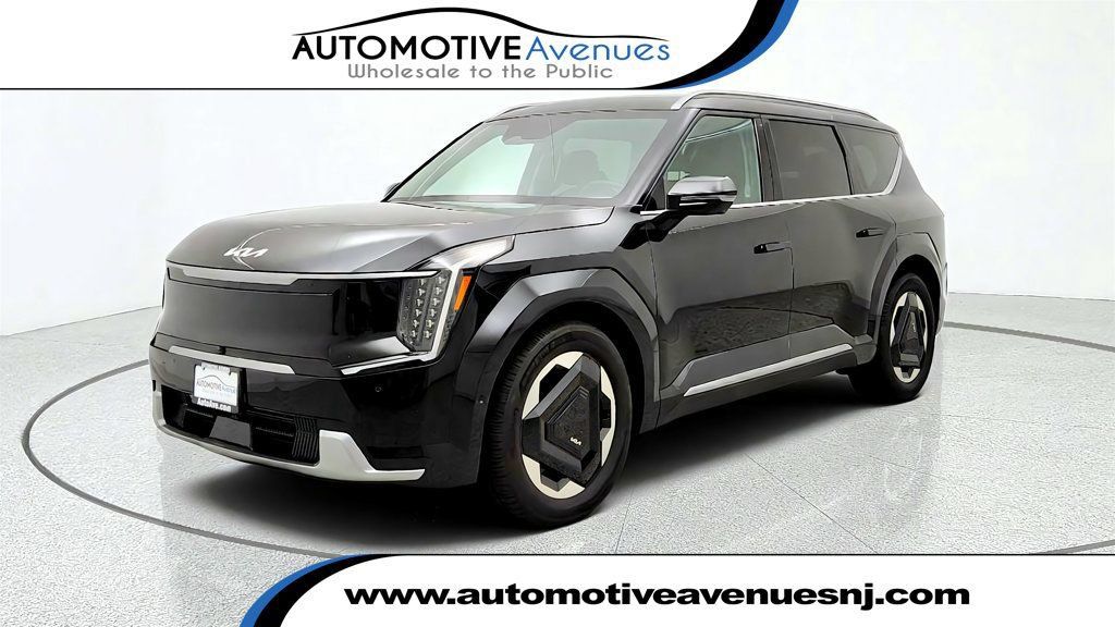 Used 2024 Kia EV9 Land AWD/4WD image 1