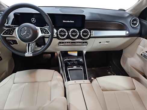 New 2026 Mercedes-Benz GLB 250 image 9