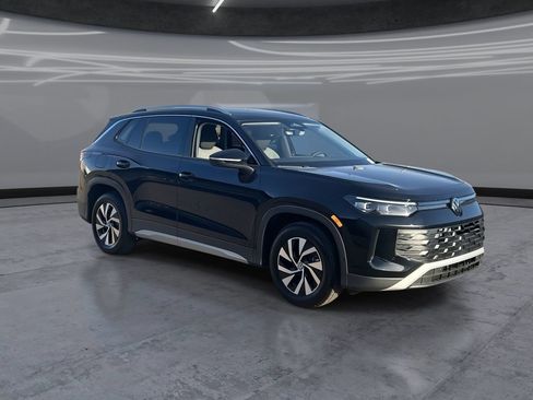 New 2026 Volkswagen Tiguan S FWD image 2
