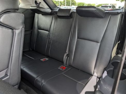 Used 2023 Toyota Highlander XLE AWD/4WD image 28