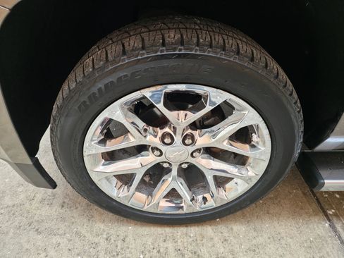 Used 2017 Chevrolet Suburban LT image 28