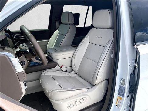 Used 2025 GMC Yukon Denali w/ Denali Reserve Package RWD image 27