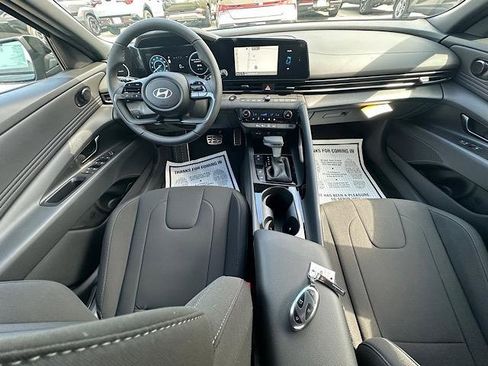 New 2025 Hyundai Elantra SEL image 10