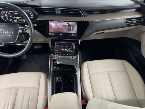 Used 2021 Audi e-tron Premium Plus w/ Premium Plus Package image 28