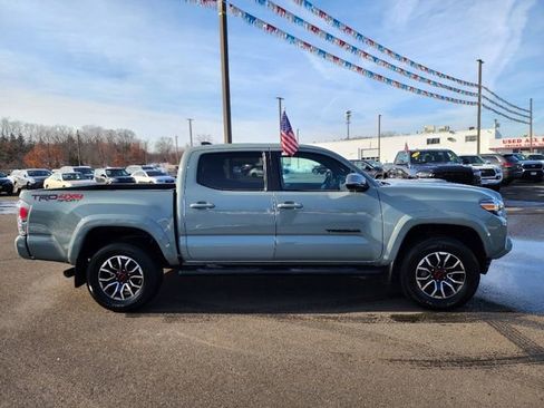 Used 2022 Toyota Tacoma TRD Sport w/ Technology Package image 8