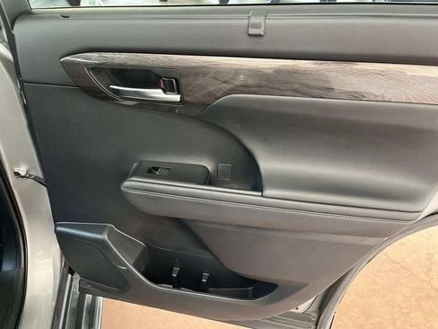 Used 2022 Toyota Highlander Platinum image 23
