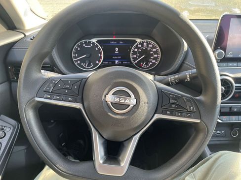 Used 2025 Nissan Sentra SV FWD image 25