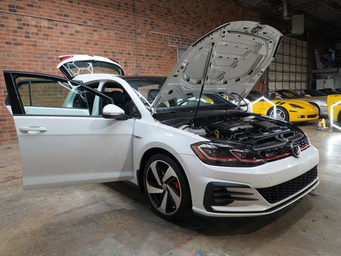 Used 2018 Volkswagen GTI SE w/ SE Leather Package FWD image 31