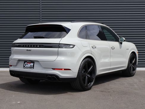 Certified 2025 Porsche Cayenne Turbo AWD/4WD image 10