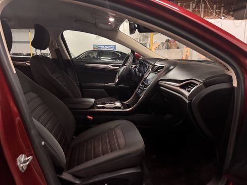 Used 2019 Ford Fusion SE FWD image 18