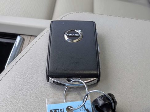 Used 2022 Volvo XC60 B5 Inscription w/ Advanced Package FWD image 41