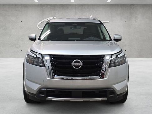 Certified 2025 Nissan Pathfinder SL image 18