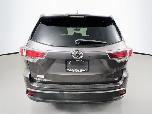 Used 2016 Toyota Highlander Plus FWD image 6