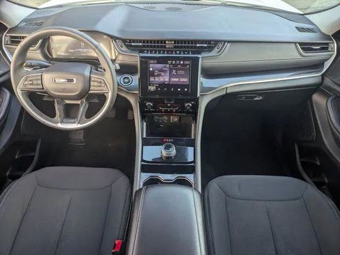 Certified 2023 Jeep Grand Cherokee Laredo image 32