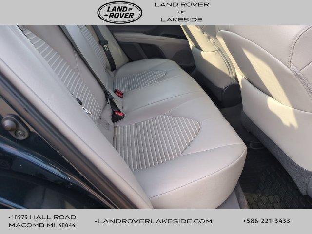 Used 2019 Toyota Camry SE FWD image 17
