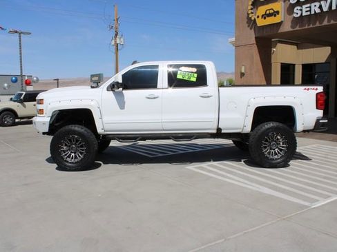 Used 2019 Chevrolet Silverado 2500 LT AWD/4WD image 2