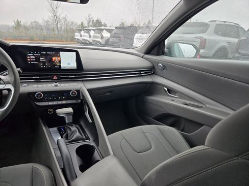Used 2024 Hyundai Elantra SEL image 11
