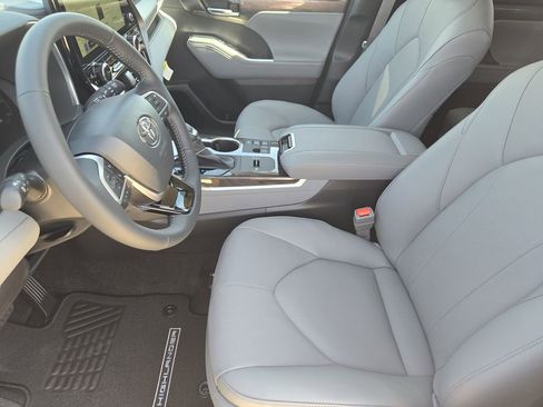 New 2026 Toyota Highlander Limited AWD/4WD image 11