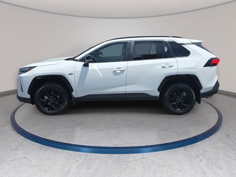 Used 2025 Toyota RAV4 XLE FWD image 8
