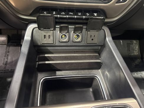 Used 2017 GMC Sierra 3500 Denali image 99