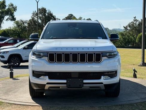Used 2024 Jeep Wagoneer Series II w/ Flexible Seating Group image 2