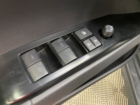 Used 2025 Toyota Camry SE image 28