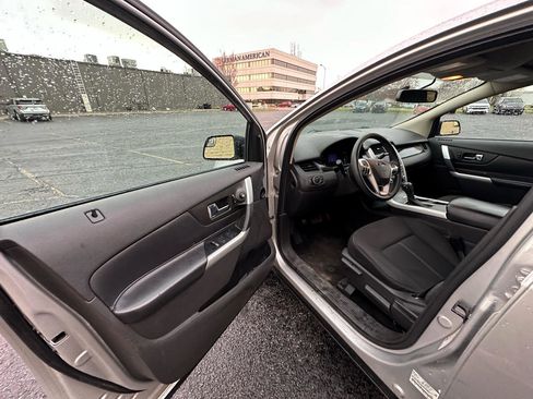 Used 2013 Ford Edge SE image 9