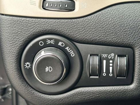 Used 2016 Jeep Cherokee Latitude AWD/4WD image 19