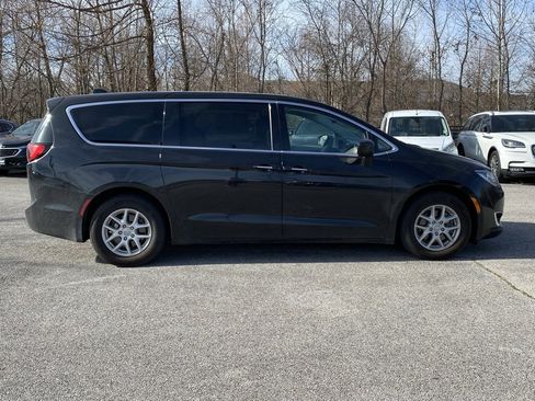 Used 2017 Chrysler Pacifica Touring Plus image 6