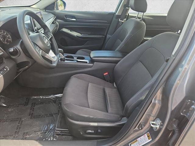 Used 2025 Nissan Altima 2.5 SV FWD image 15