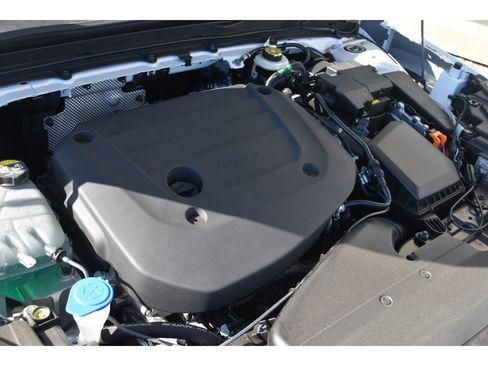 Certified 2025 Volvo XC40 B5 Ultra w/ Protection Package Premier image 26